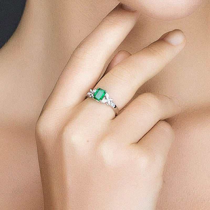 0.7ct Natural Emerald Ring in 18k Gold - Luzilly Bridal & Apparel