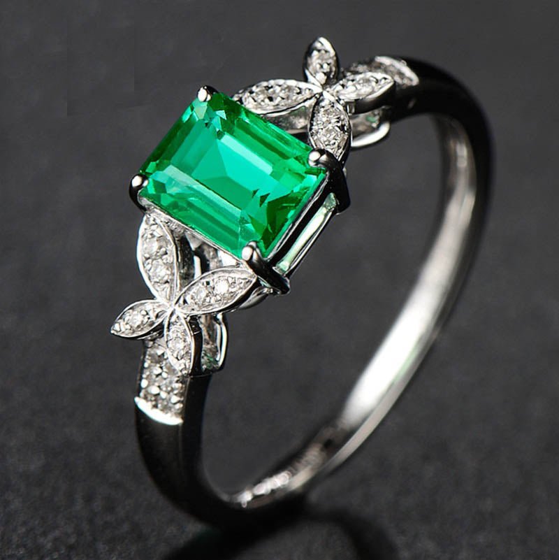 0.7ct Natural Emerald Ring in 18k Gold - Luzilly Bridal & Apparel
