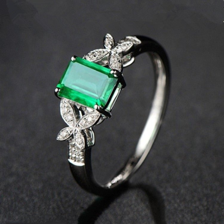 0.7ct Natural Emerald Ring in 18k Gold - Luzilly Bridal & Apparel