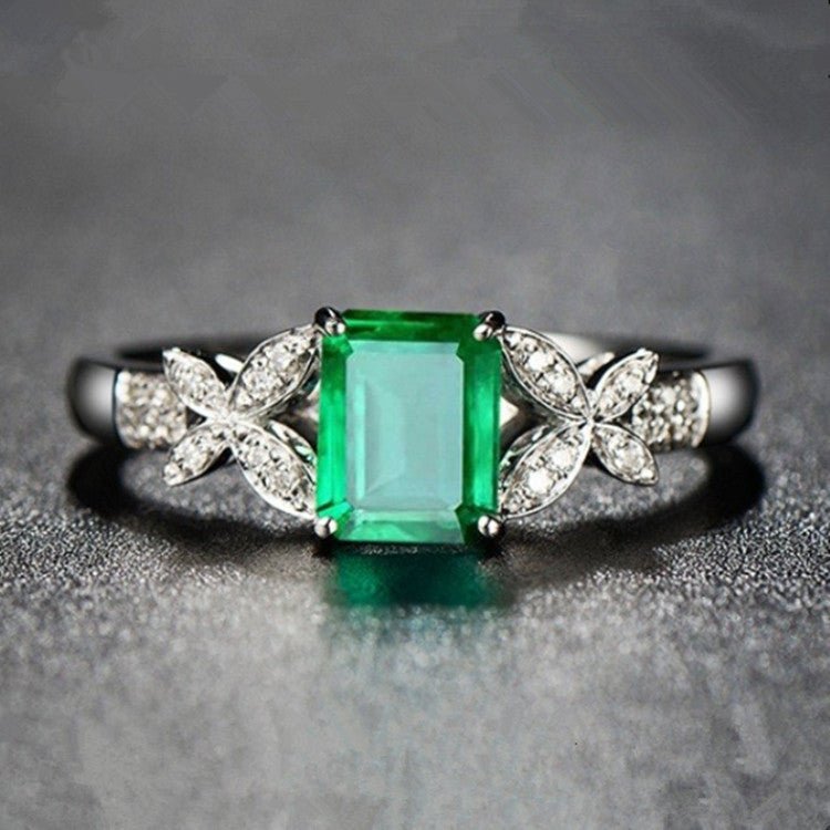 0.7ct Natural Emerald Ring in 18k Gold - Luzilly Bridal & Apparel