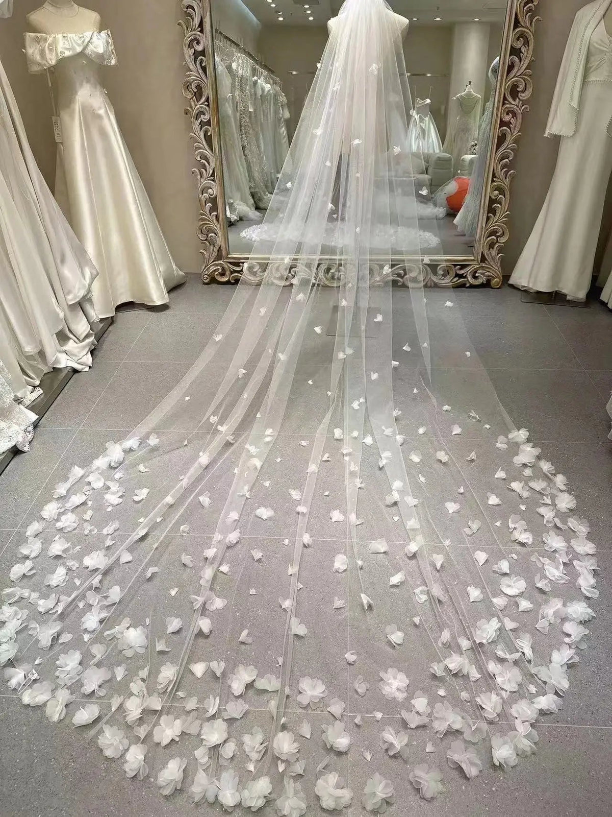 3D Floral Lace Petal Cathedral Wedding Veil - Luzilly Bridal & Apparel
