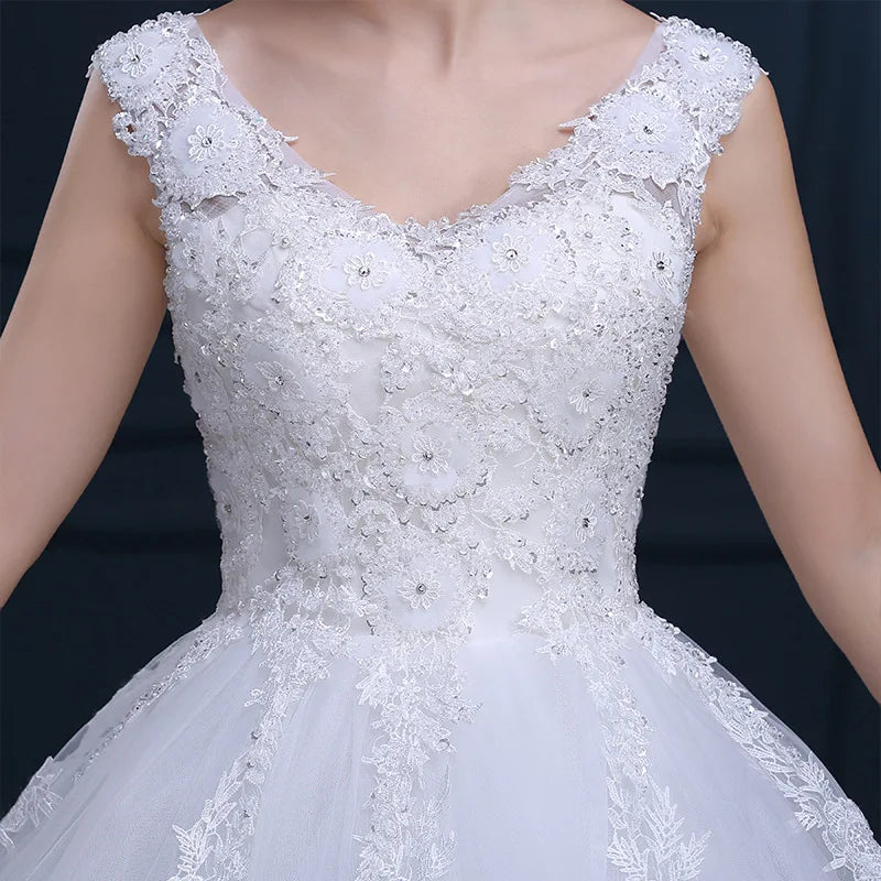 2020 Spring New Fashion V Neck White Beaded 3D Flower Floor Length Lace up Back Bridal Wedding Gown