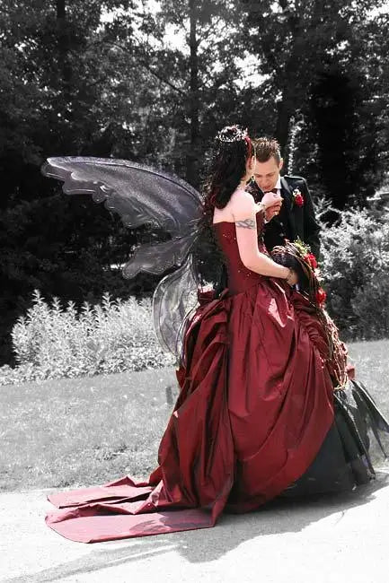 Enchanting Black And White Mermaid Gothic Wedding Dress 2026 Elegant Spaghetti Straps Tiered Tulle Lace Beach Bridal Gowns Ombre