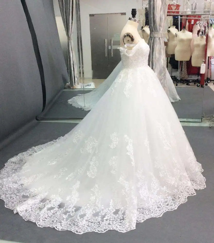 2025 Modest Neckline Short Sleeve Floor Length Custom Long Formal Bridal Dubai Muslim Bridal Wedding Dress