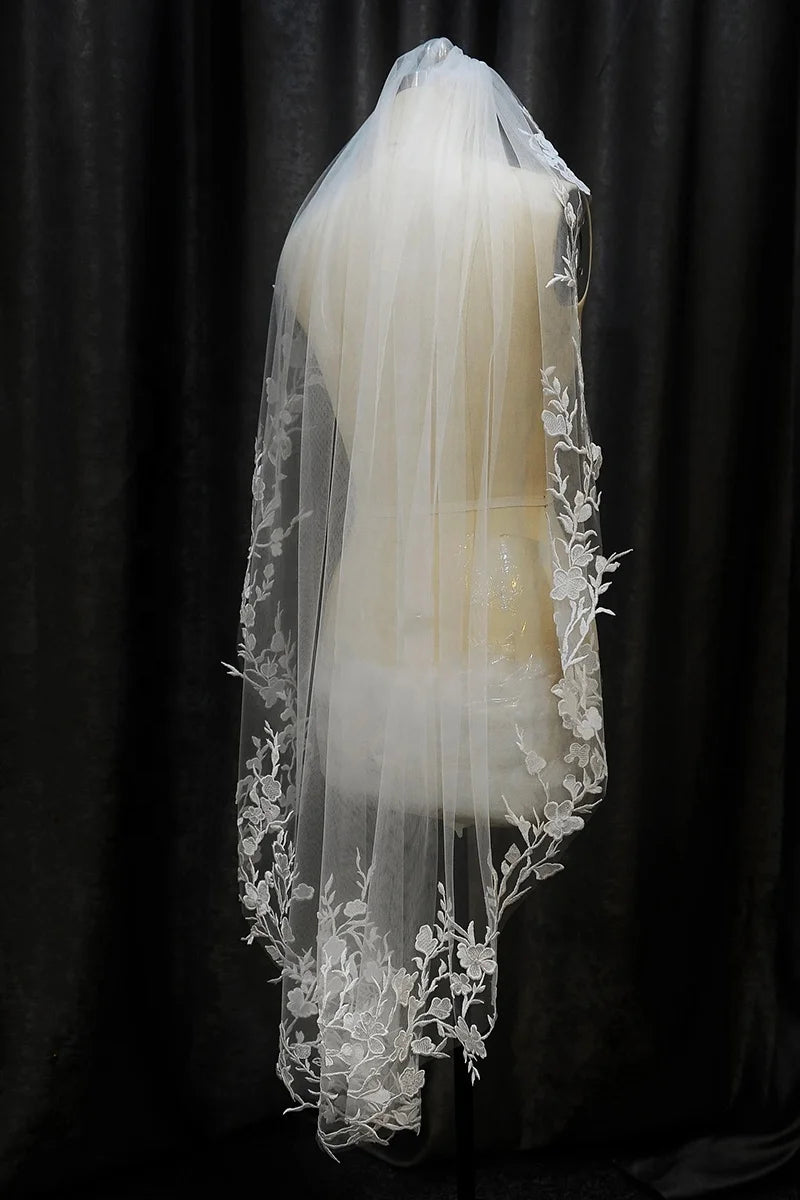 Feishiluo Ivory Lace Bride Veil One Layer with Comb Short Wedding Veil Embroidered Appliqued Edge Wholesale