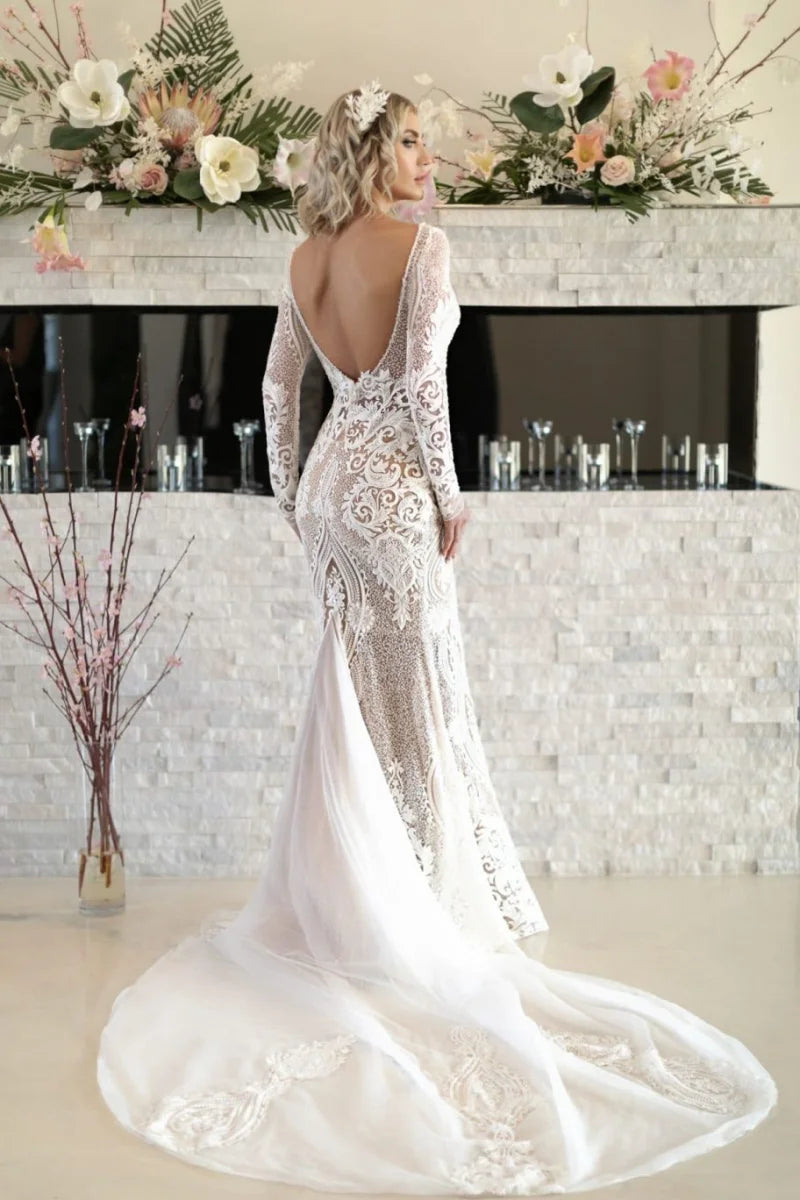 Exquisite V-neck Mermaid Wedding Dress for Plus Size Women Sweep Train Illusion Appliques Lace Long Sleeves Bridal Gown