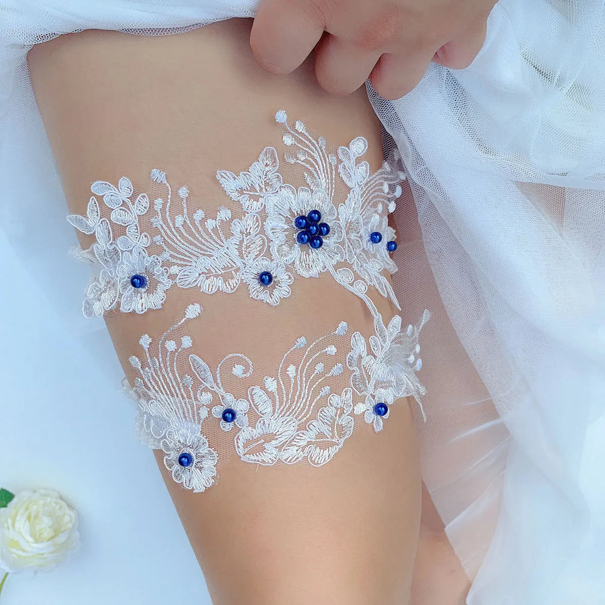 Kyunovia Sexy Lace 2pcs/Set Wedding Garter Lace Embroidery Floral Sexy Garters for Women/Bride Thigh Ring Bridal Leg Garter BY29