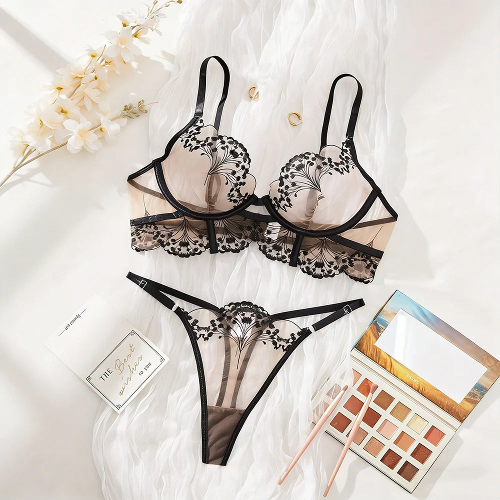 High Quality Sexy Exquisite Romantic Black Lace Embroidery Adjustable Women's Lingerie Set