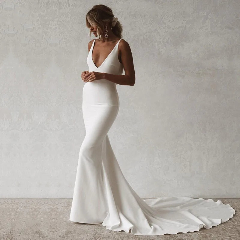 Sexy Mermaid Wedding Dress V-Neck Open Back Boho Wedding Gowns Simple Plain Long Train Buttons Beach Bridal Dress Robe De Mariee