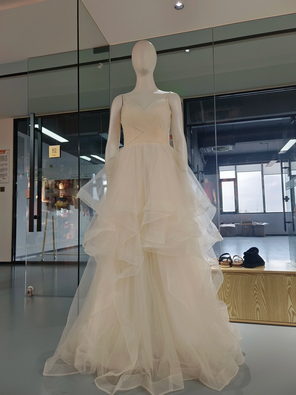 Custom 2022  New Summer Wedding Dress Sexy V Neck Ball Gowns Spaghetti Straps Tulle Prom Bridal Dress