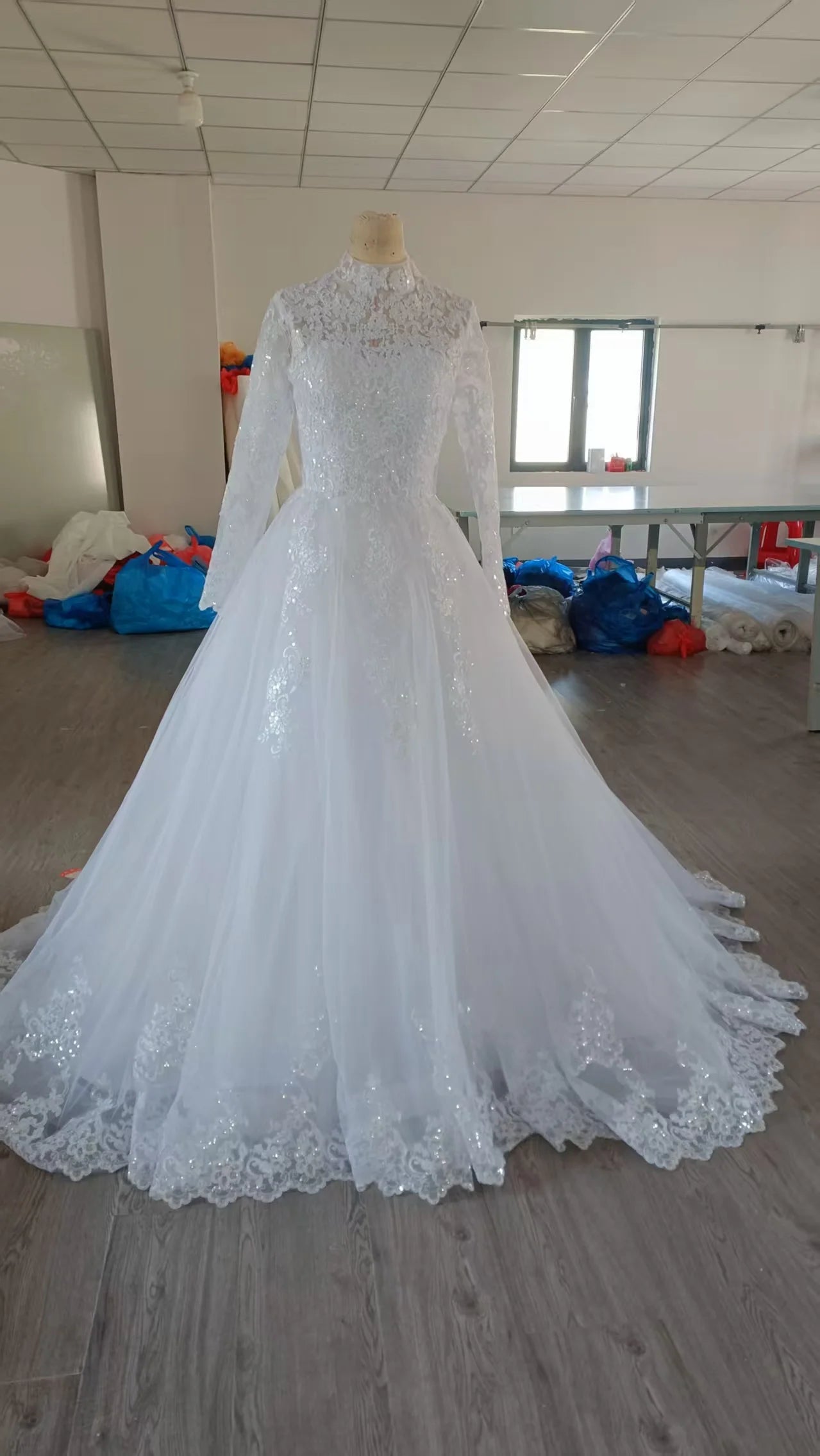 Customizable American Lace Vintage Empire Bridal Dress Zipper Back Stand Collar Long Sleeve Large Tail Plus Size Muslim Wedding