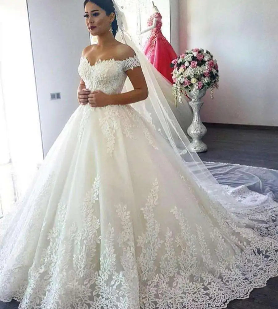 2025 Modest Neckline Short Sleeve Floor Length Custom Long Formal Bridal Dubai Muslim Bridal Wedding Dress