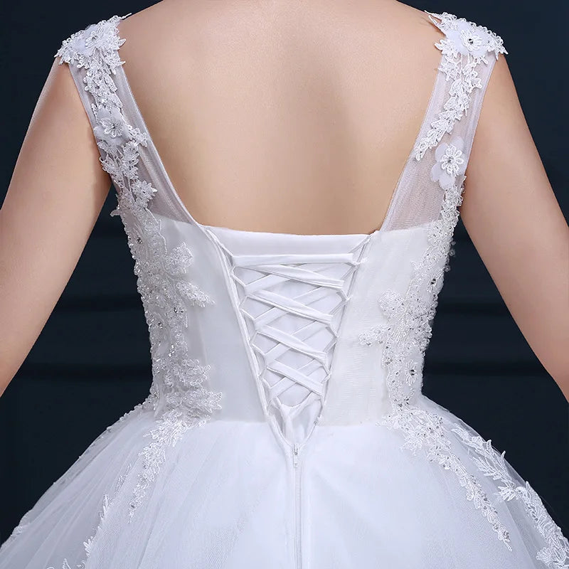 2020 Spring New Fashion V Neck White Beaded 3D Flower Floor Length Lace up Back Bridal Wedding Gown