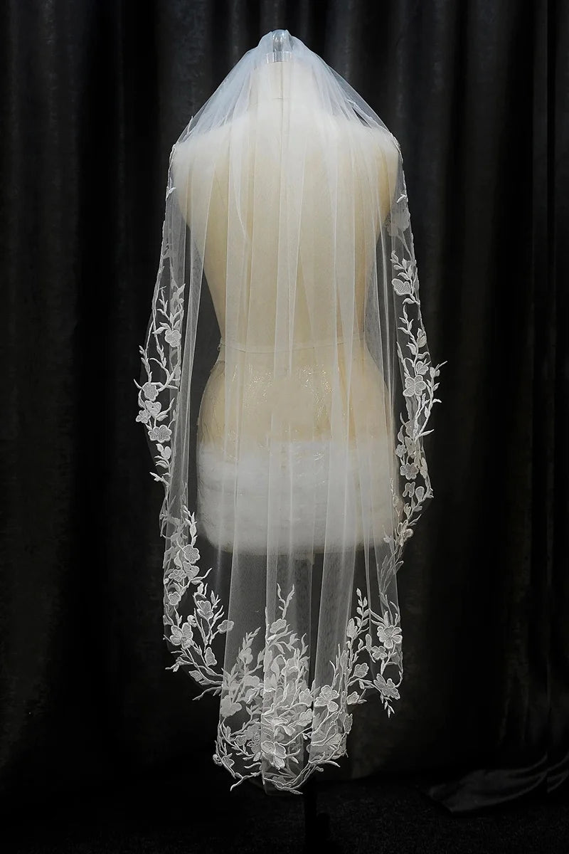 Feishiluo Ivory Lace Bride Veil One Layer with Comb Short Wedding Veil Embroidered Appliqued Edge Wholesale