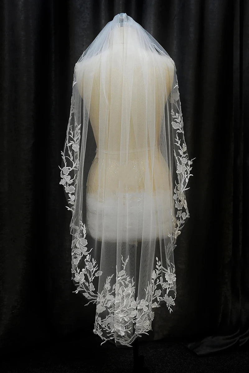Feishiluo Ivory Lace Bride Veil One Layer with Comb Short Wedding Veil Embroidered Appliqued Edge Wholesale