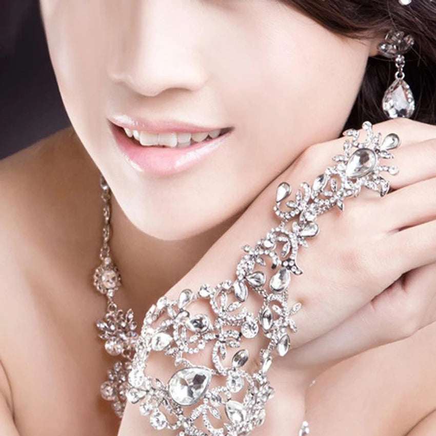 Luxury Elegant Crystal Rhinestones Bridal Gloves Bracelet Wedding Glove Bride Party Prom Jewelry Wristband Glove Hot Selling