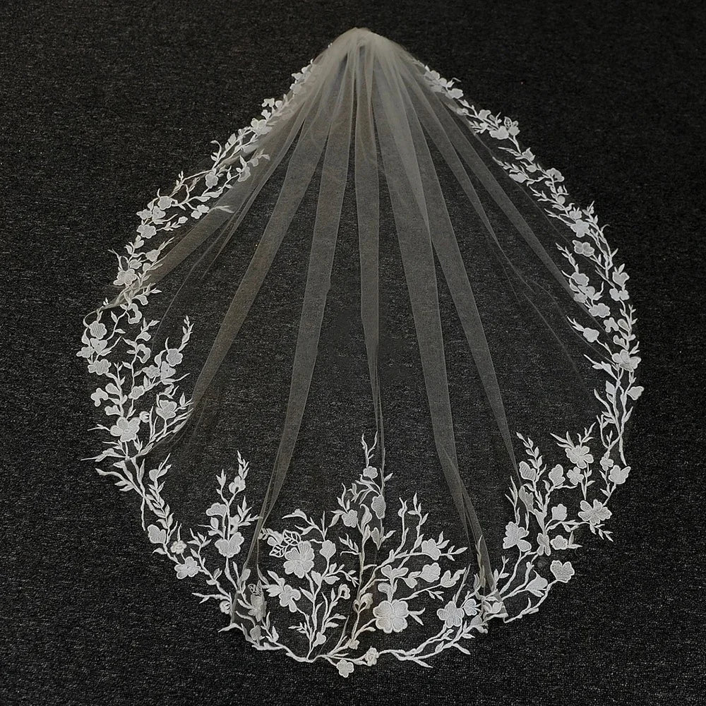 Feishiluo Ivory Lace Bride Veil One Layer with Comb Short Wedding Veil Embroidered Appliqued Edge Wholesale
