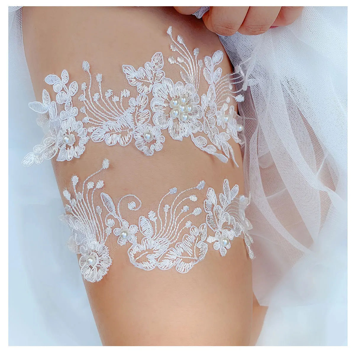 Kyunovia Sexy Lace 2pcs/Set Wedding Garter Lace Embroidery Floral Sexy Garters for Women/Bride Thigh Ring Bridal Leg Garter BY29