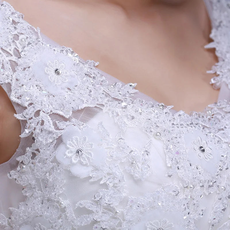 2020 Spring New Fashion V Neck White Beaded 3D Flower Floor Length Lace up Back Bridal Wedding Gown