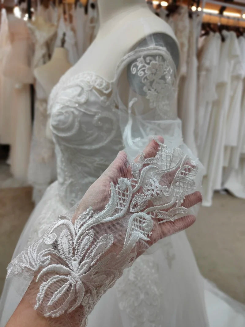 9140#Long Tail Luxury Puffy O-Neck Illusion Lace Long Sleeve Applique Sequined Princess Ball Gown Wedding  Dresses Bridal Gown