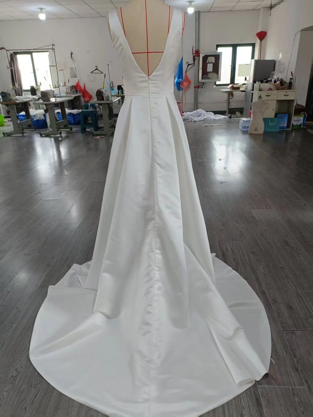 Customized Elegant Princess Style Wedding Dress Slit Tail Modern Draped Decoration Anti-Static Plus Size Bridal Gown China