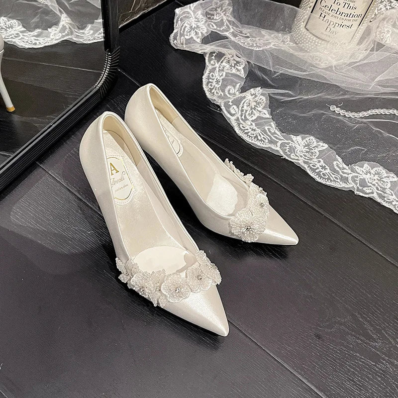 2023 Wedding Bridal Shoes Silk White Flower Temperament Dress 7CM/9CM Thin Heels Slip-On Ladies for Summer Autumn Breathable