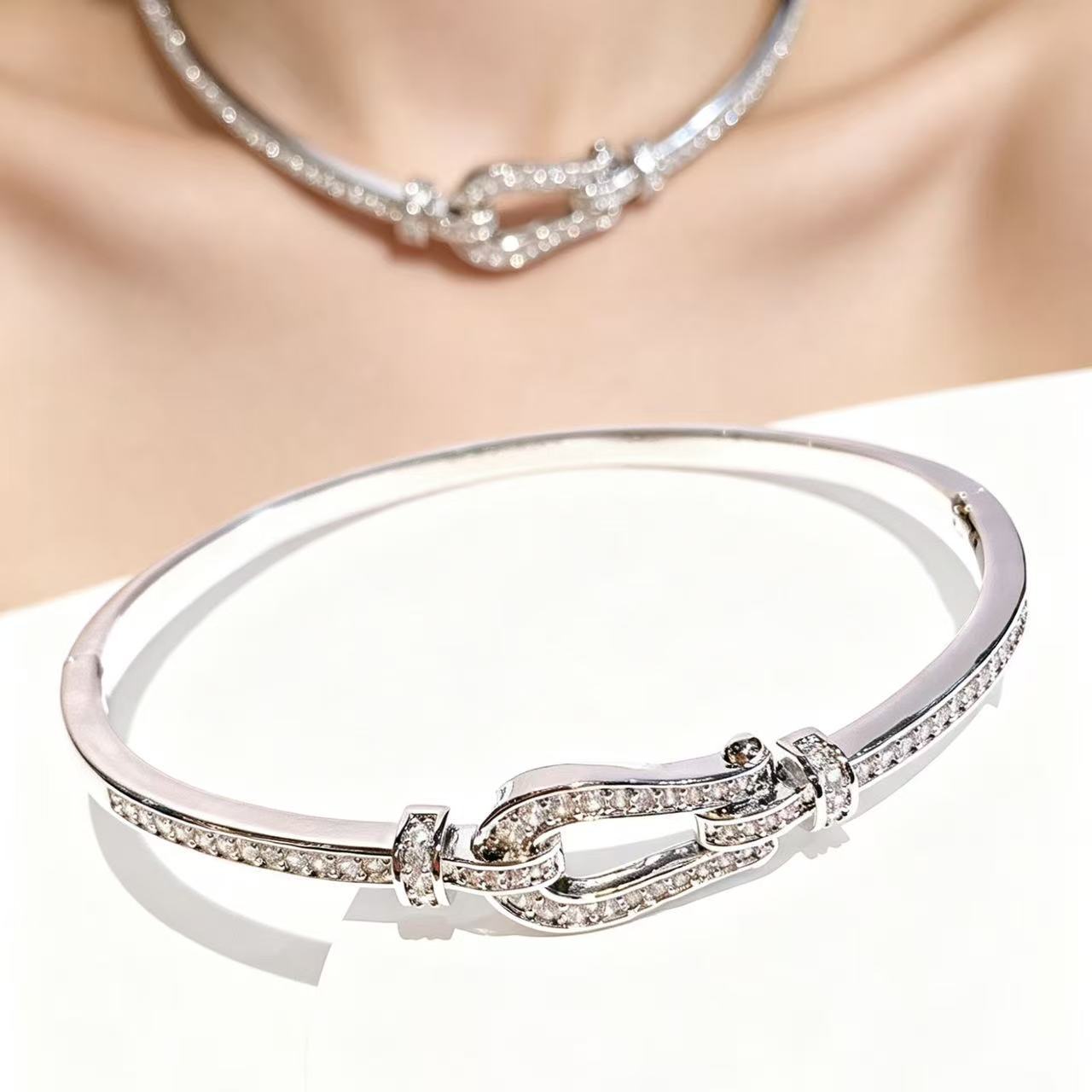 Vachette Clasp Full Diamond Gold Plated Temperament Bracelets