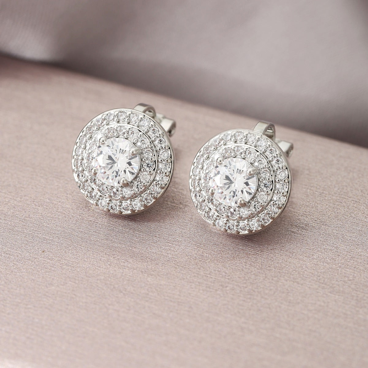 Hop Round High-grade Light Luxury Full Diamond Earless Ear Clip