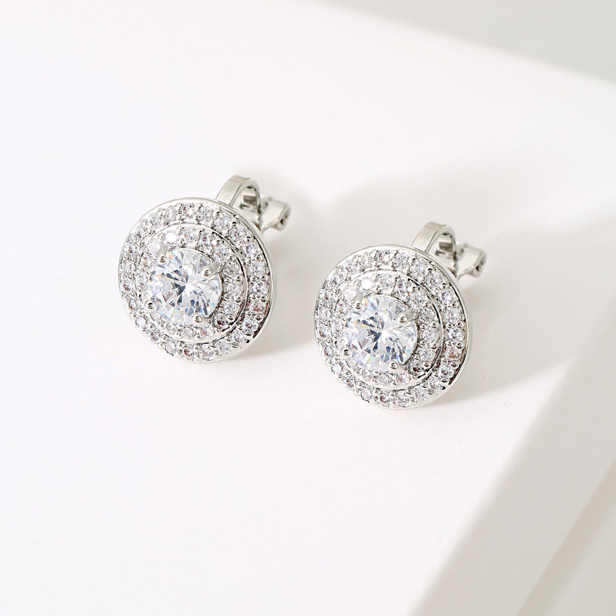 Hop Round High-grade Light Luxury Full Diamond Earless Ear Clip