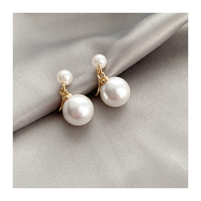 Women's Small Pearls Mosquito Coil French Retro Ear Clip