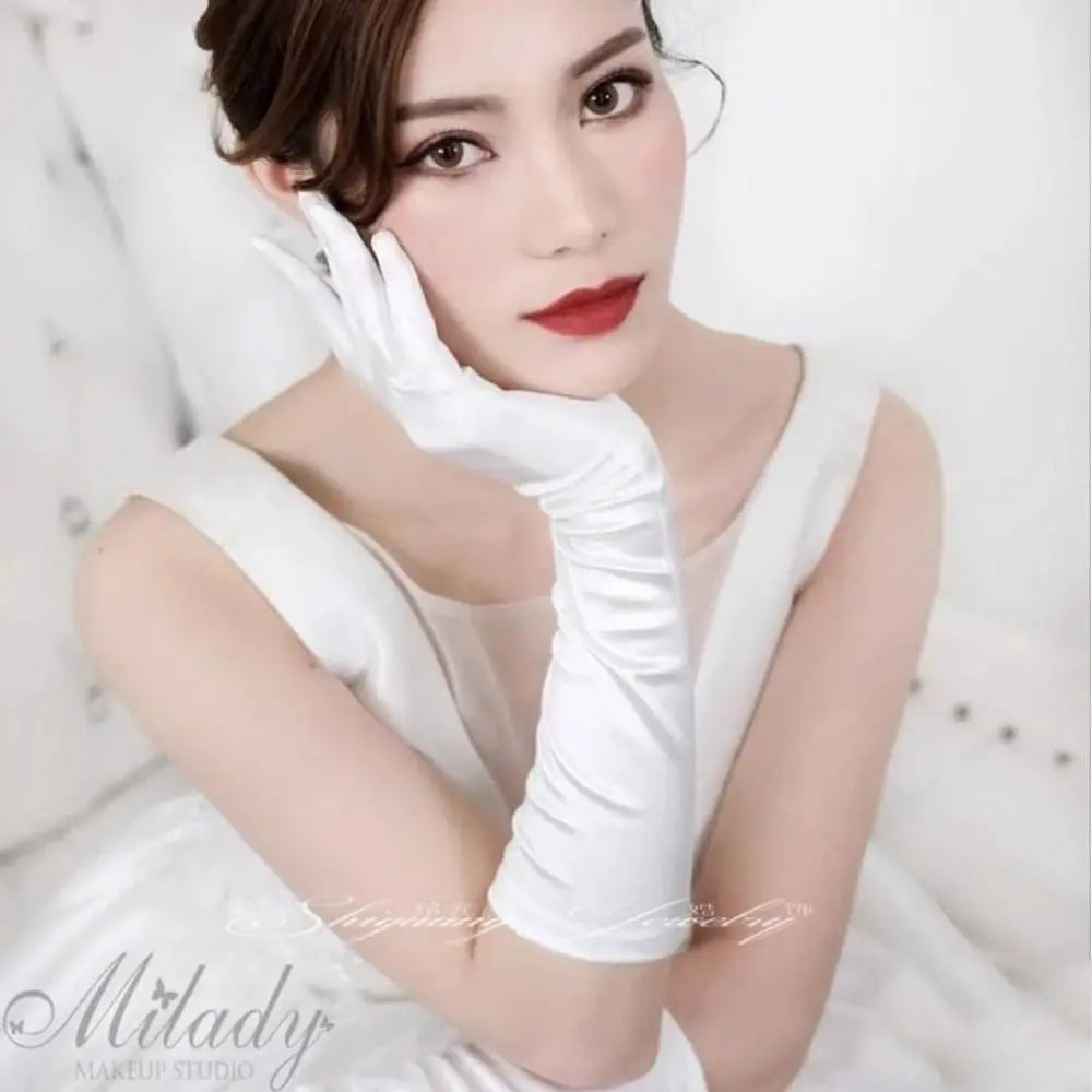 Short White Satin Bridal Gloves with Bow