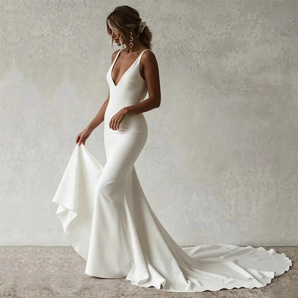 Sexy Mermaid Wedding Dress V-Neck Open Back Boho Wedding Gowns Simple Plain Long Train Buttons Beach Bridal Dress Robe De Mariee