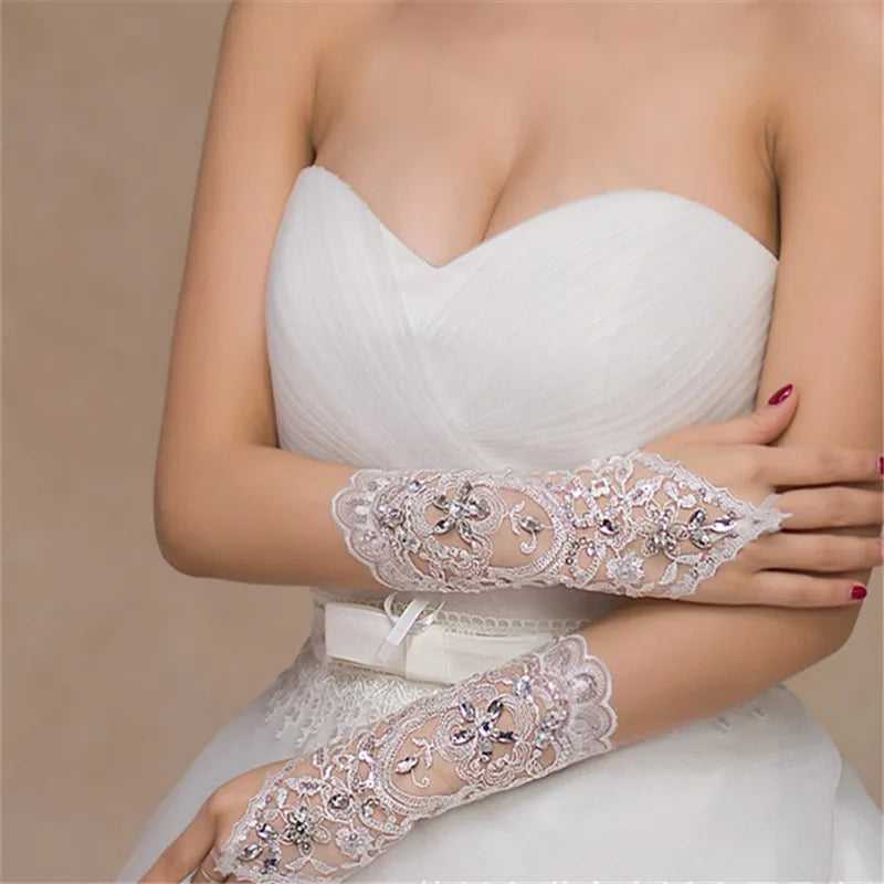 1 Pair Bridal Gloves Elegant Short Paragraph Rhinestone White Lace Glove Beautiful Wedding Accessories