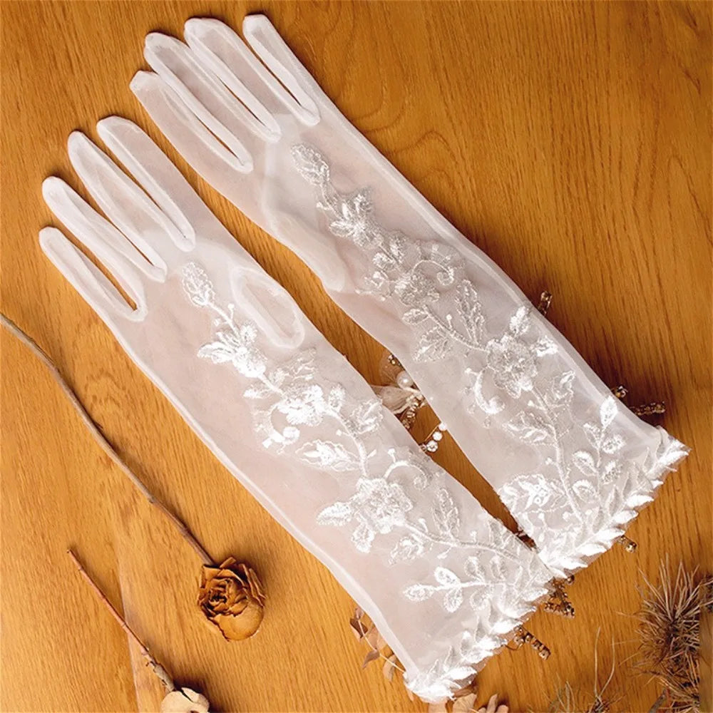 French Vintage Lace Bridal Gloves Wheat Edge Design White Gloves Wedding Accessories Women's Gloves Versatile for Wedding Props