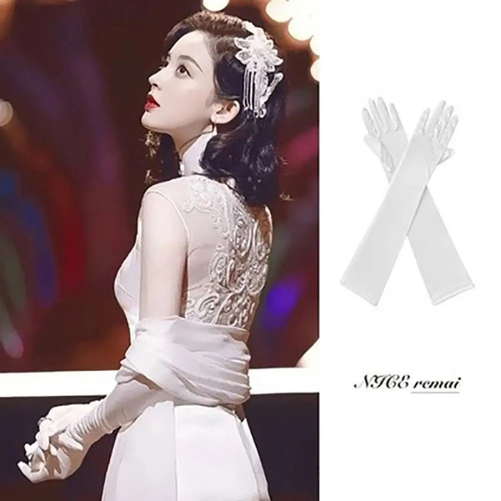 Short White Satin Bridal Gloves with Bow