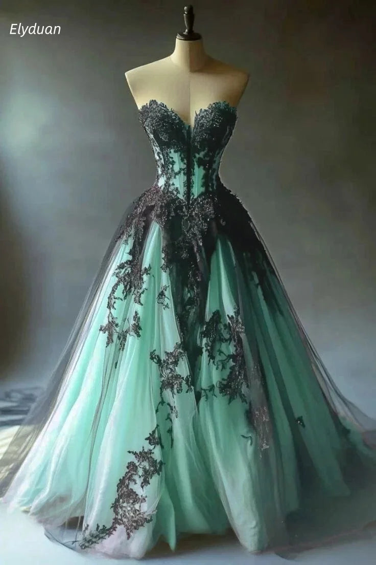 Vintage Black Lace Gothic Wedding Dress Royal Blue Lining A-Line Sweetheart Sleeveless A-Line Bride Gowns Customized
