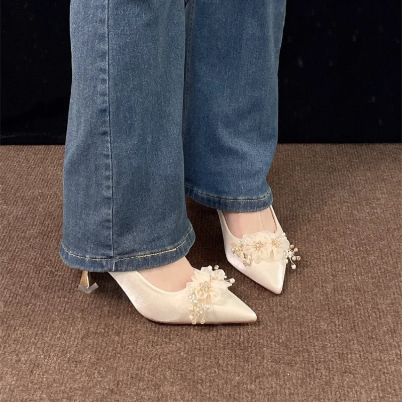 2025 New Wedding Shoes Women's White Satin Bow Pearl Bridesmaid Shoes Bridal Shoes Women Heels Pumps