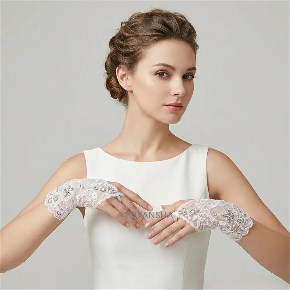 1 Pair Bridal Gloves Elegant Short Paragraph Rhinestone White Lace Glove Beautiful Wedding Accessories