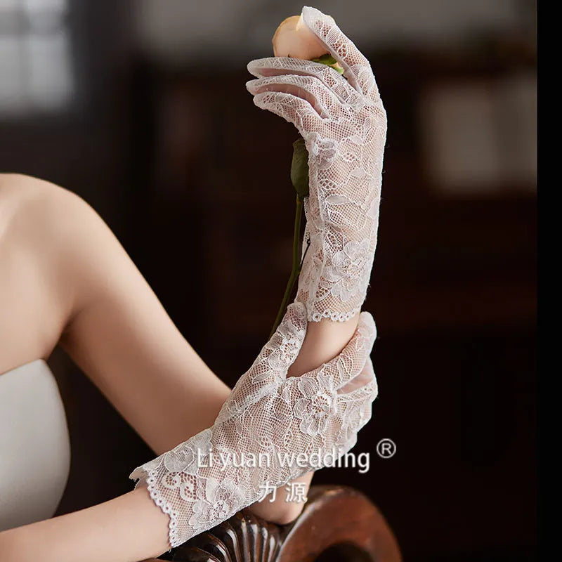 Short Lace Bridal Gloves Floral Embroidered Sheer Tulle Wedding Gloves for Bride Wedding Dress Accessories Photo Shoot & Events