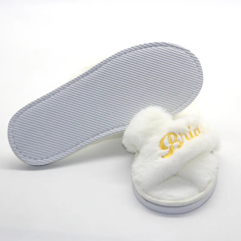 1Pair Wedding Bride To Be Bridesmaid Slippers Women's Plush Toe Slipper White Shaggy Shoes for Bridal Party Favors Supply