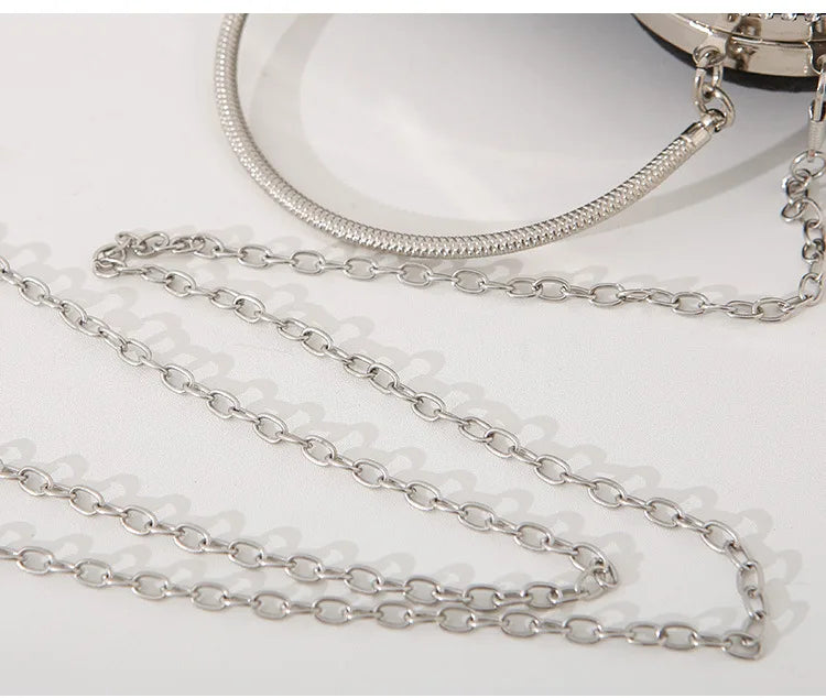 Heart Pattern Diamond Tassel Clutch
