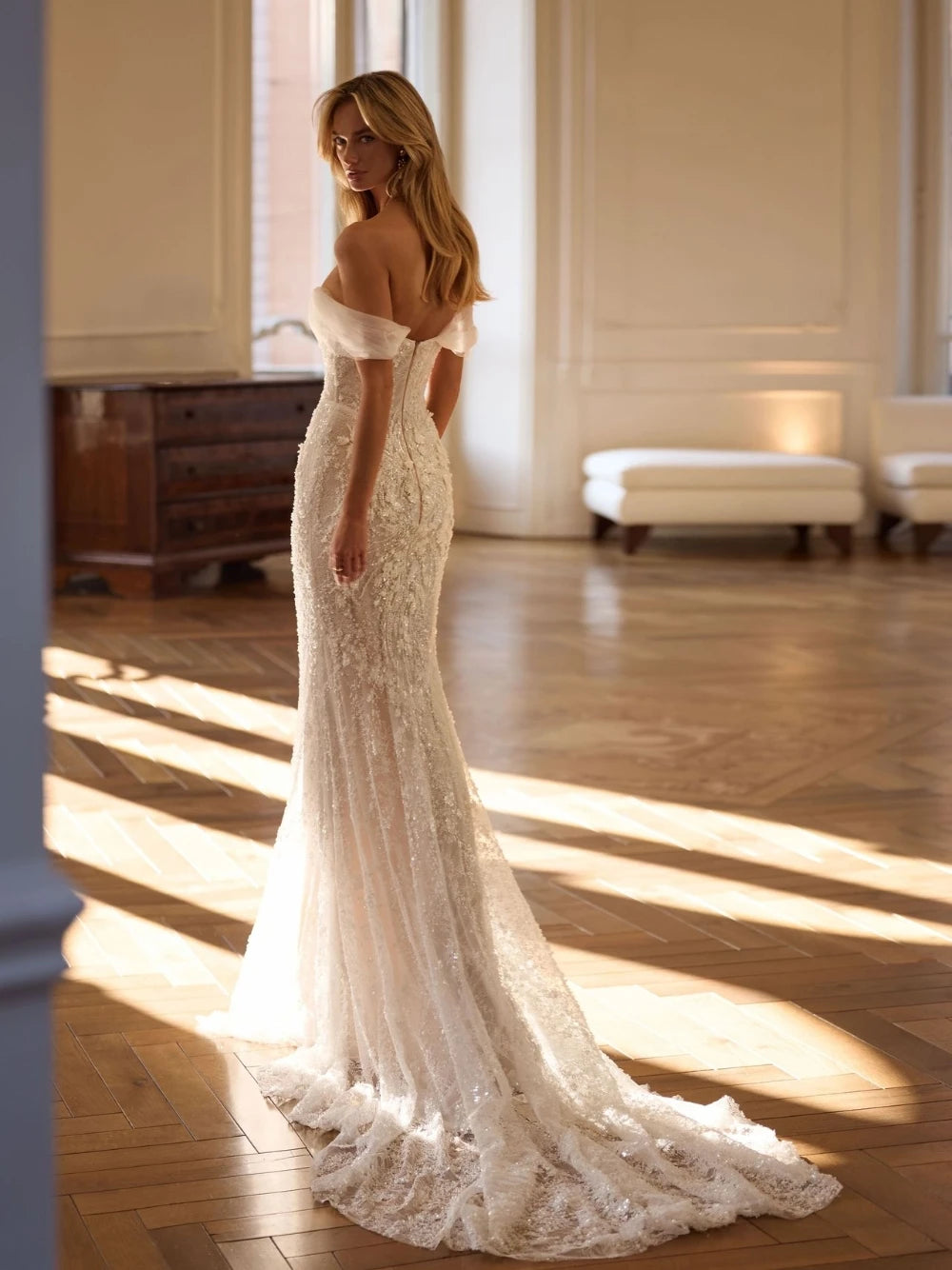 Floral Appliques Charming Wedding Dress, Fantasy Pearls Mermaid Bride Wear, Customized Delicate Heart-shaped Glitter Bridal Gown