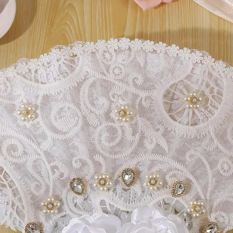 A Wedding Decoration Fan, Snow White Art Flower Decoration Wedding Supplies, Suitable for Bridal Engagement and Wedding Season,