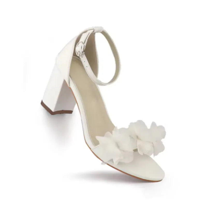 2025 Summer Wedding Shoes White Flower Open Toe Sandals Dress Shoes Thick Heels Party Shoes Women Pumps