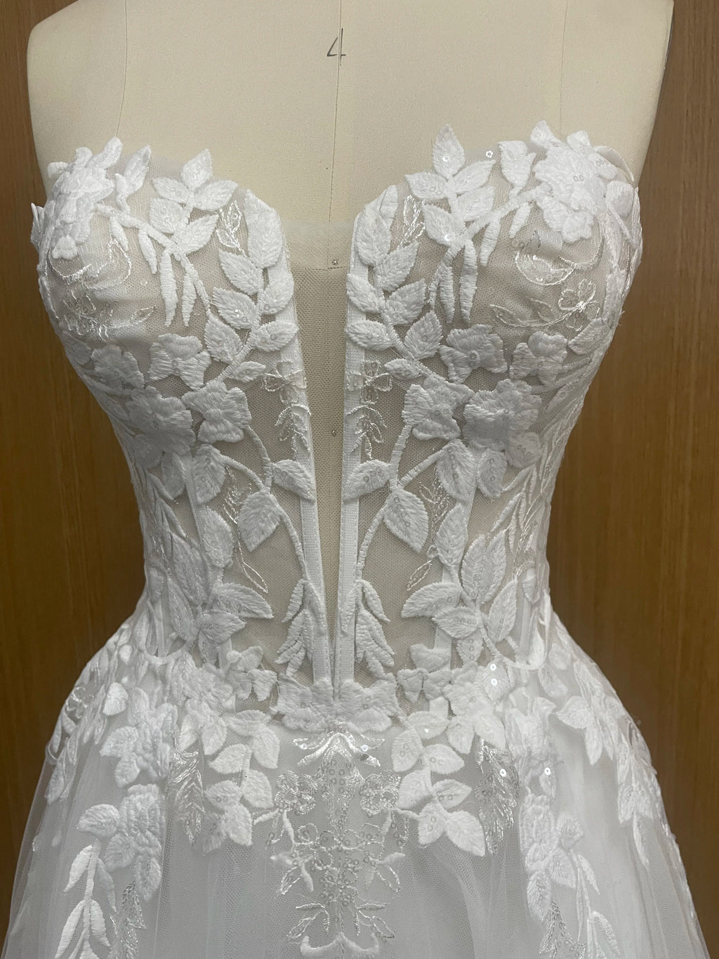 Elegant Lace Wedding Dresses for Women 2024 Sleeveless Deep V-Neck Sparkly Bridal Gowns Sweetheart Wedding Gown for Women Luxury