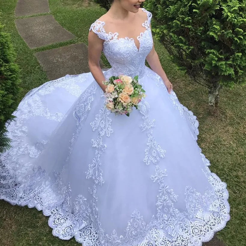 V-Neck Luxury Lace Ball Gown Wedding Dress with Train