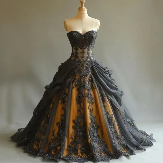 Gothic Weeding Dresses for Brides Black Lace Applique Bridal Dresses Embroidery Tiered Tulle Wedding Gowns with Cape