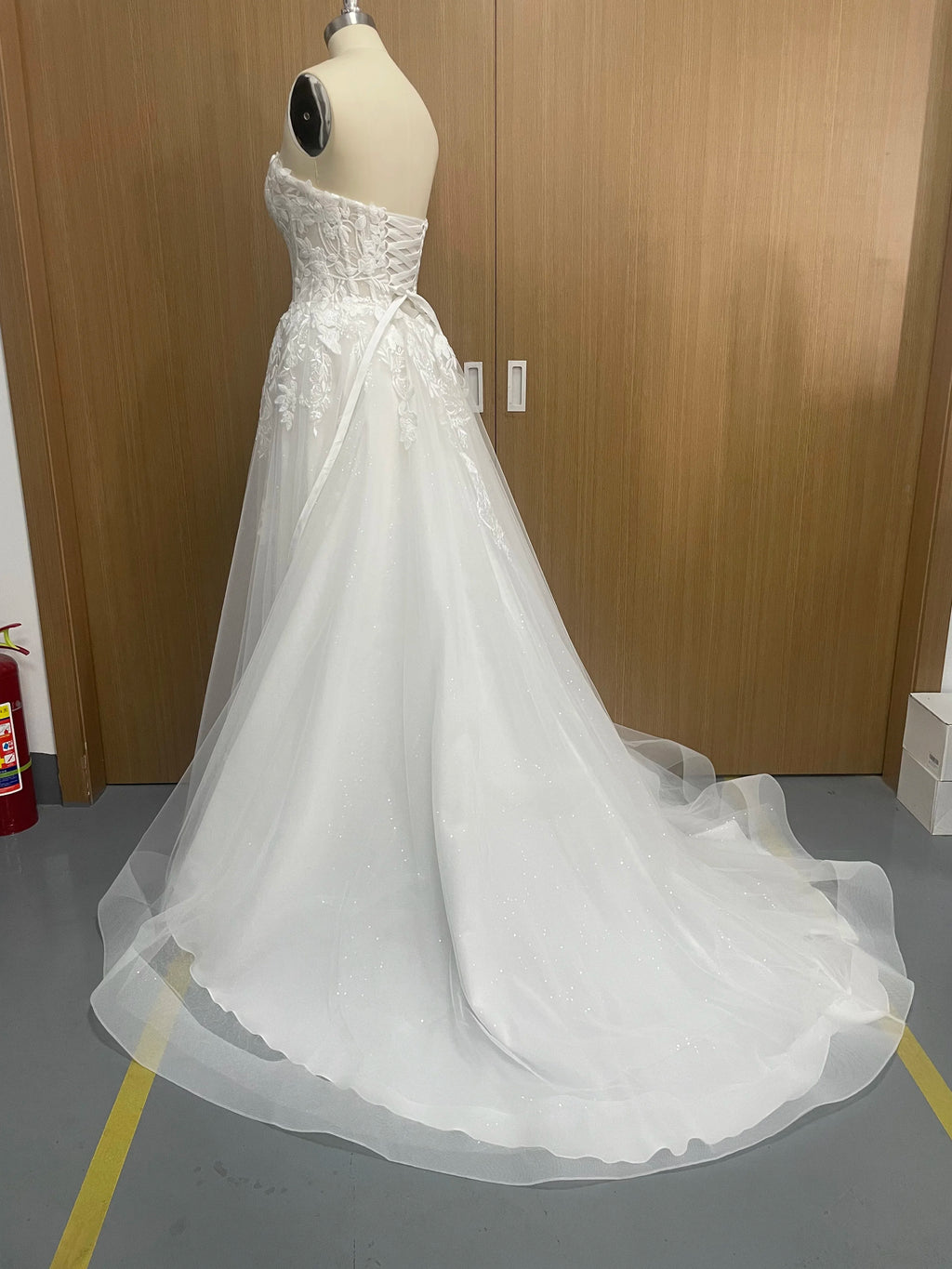 Elegant Lace Wedding Dresses for Women 2024 Sleeveless Deep V-Neck Sparkly Bridal Gowns Sweetheart Wedding Gown for Women Luxury