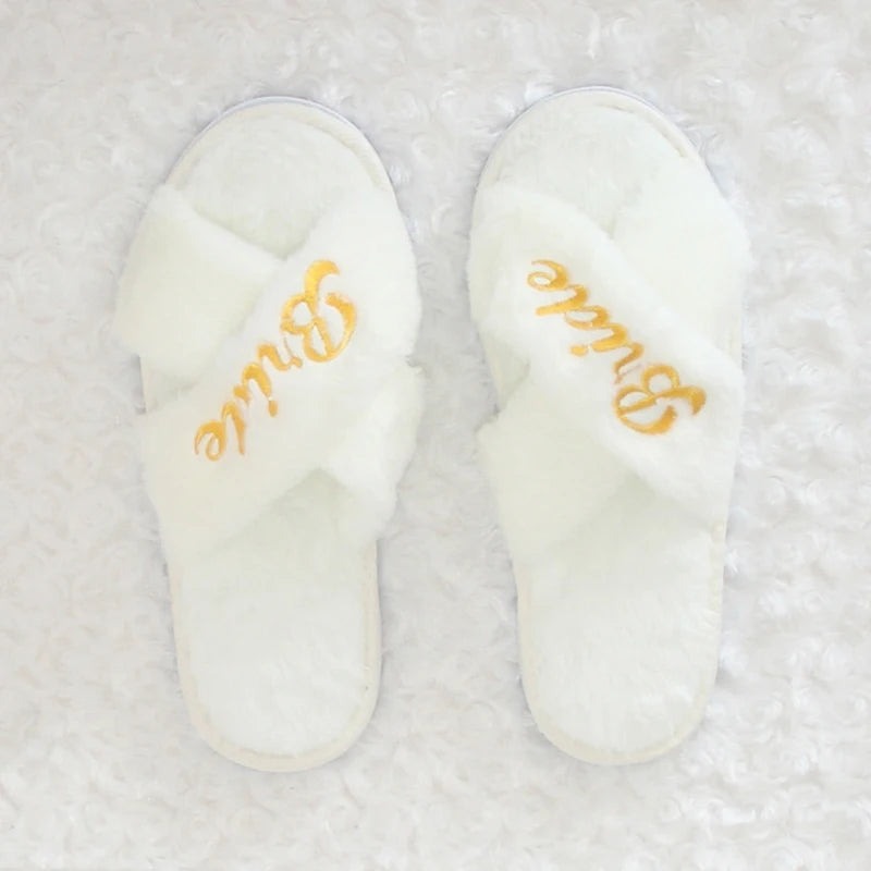 1Pair Wedding Bride To Be Bridesmaid Slippers Women's Plush Toe Slipper White Shaggy Shoes for Bridal Party Favors Supply