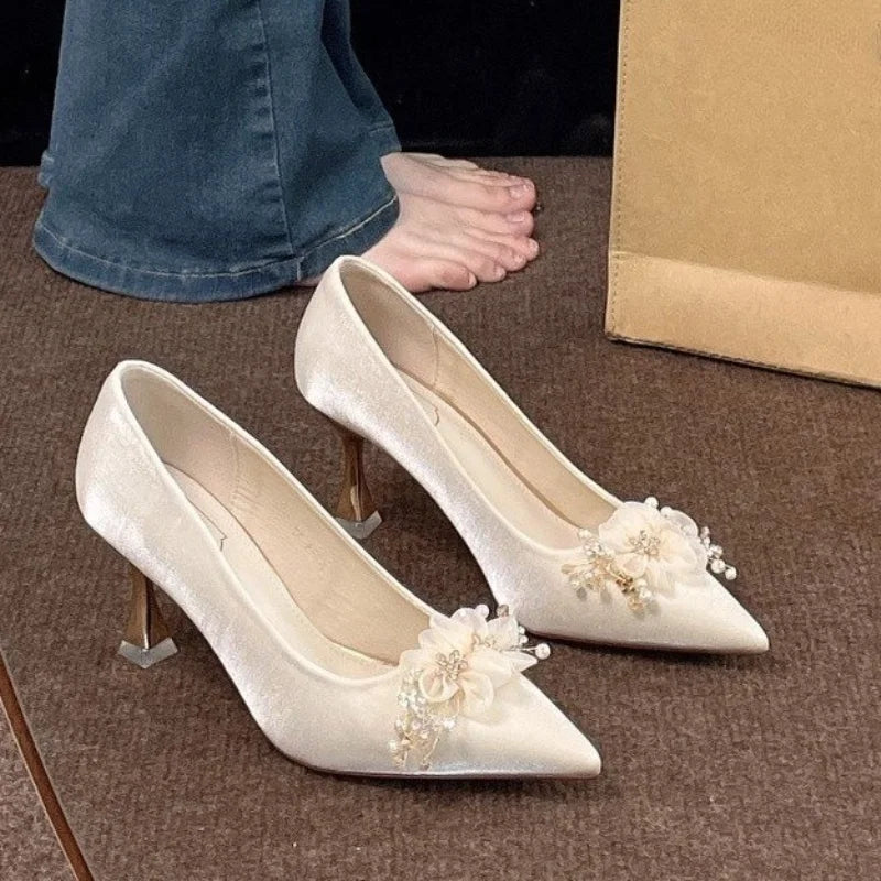 2025 New Wedding Shoes Women's White Satin Bow Pearl Bridesmaid Shoes Bridal Shoes Women Heels Pumps
